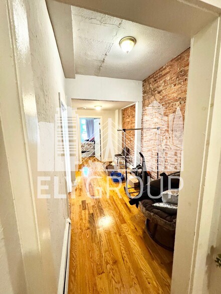 Building Photo - 16 Flint St