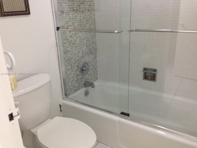 Building Photo - 100 Lincoln Rd