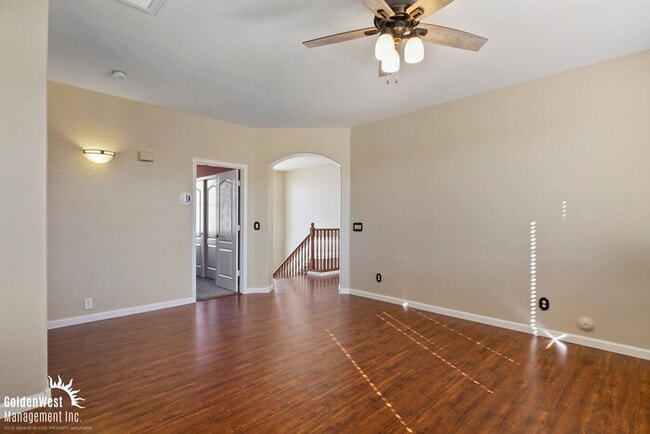 Building Photo - Beautiful 4Bdm 2.5Ba Tuscan-Inspired Home Located in the Norterra Area of Phoenix!