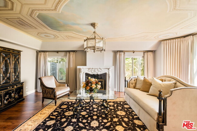 Building Photo - 1047 E Pomello Dr