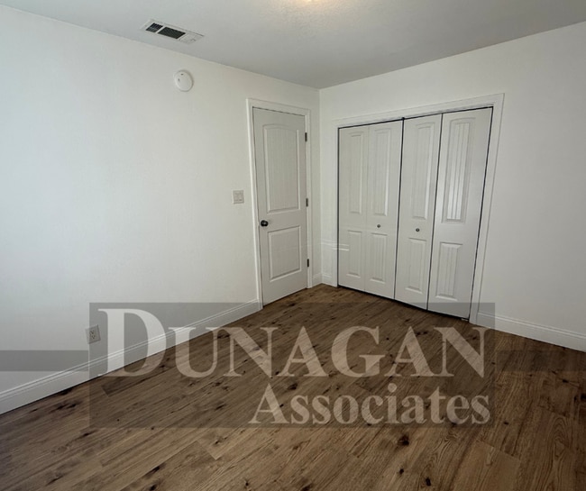Building Photo - Charming 3 bed, 2 bath home - Newly remode...