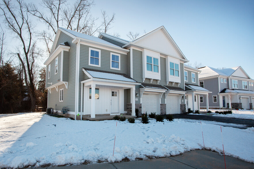 Building Photo - The Grand Meadows