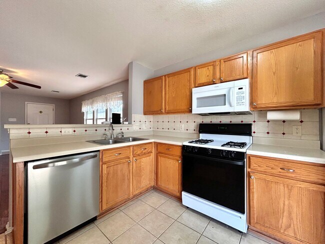 Building Photo - 3 Bed | 2 Bath – Cozy One-Level Home with ...