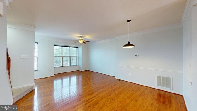 Building Photo - 502 Legrace Terrace NE