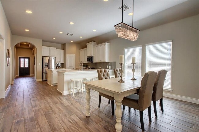 Building Photo - 18505 McKay Cove