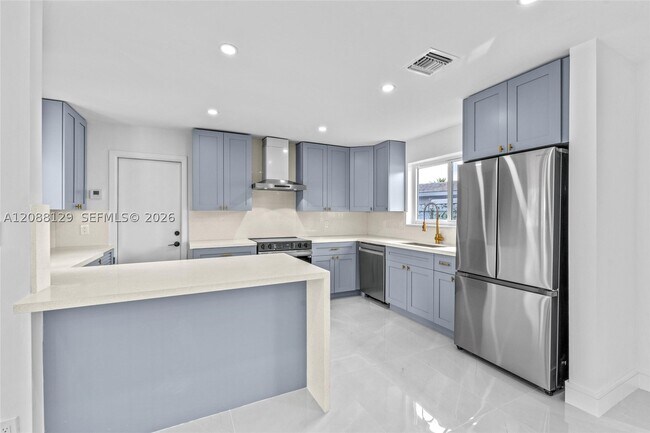Building Photo - 719 SW 25th Ave
