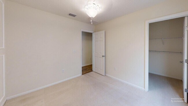 Building Photo - LOCATION! LOCATION! LOCATION!