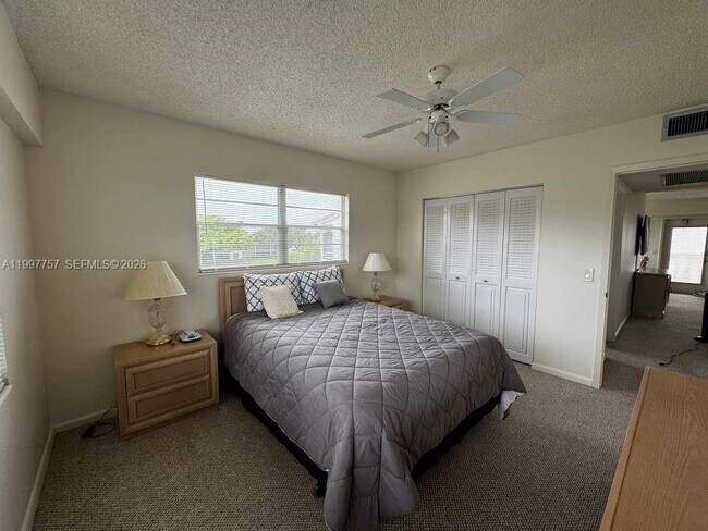 Building Photo - 536 Fanshaw M