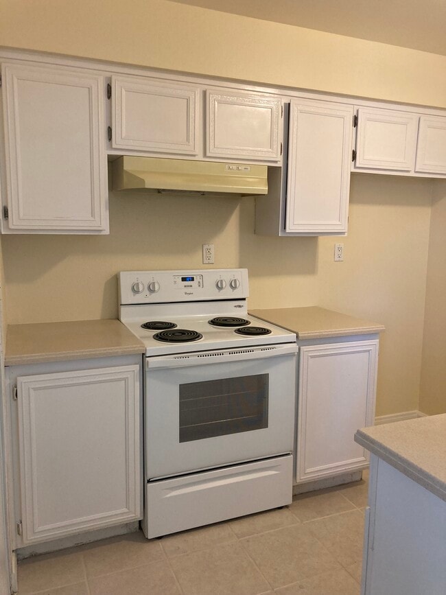 Building Photo - 2372 Pepper St