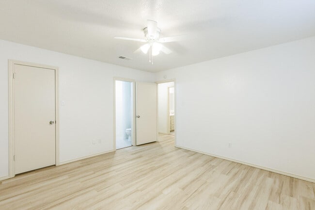 Building Photo - 4407 75th Dr