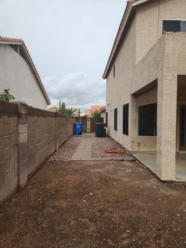 Building Photo - "Spacious 4-Bedroom Glendale Gem with Granite Elegance - 2018 Sq Ft of Comfort!"