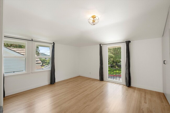 Building Photo - This beautifully updated 4-Bed, 2-Bath Home in Glenoaks Canyon is now available!