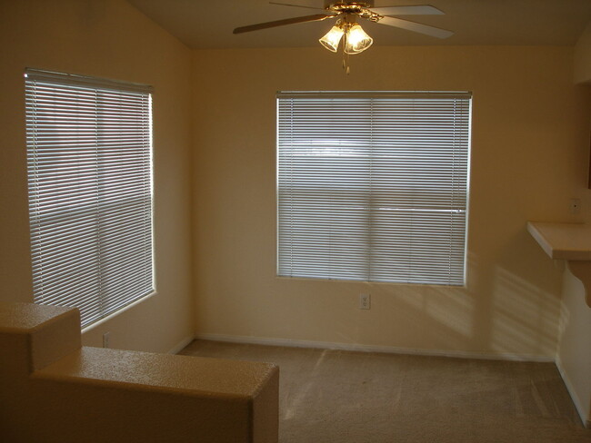 Building Photo - Henderson two bedroom unit for only $1295!