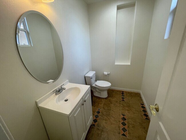 Building Photo - Spacious 4-Bedroom Home in Desirable Woodcrest, Riverside!