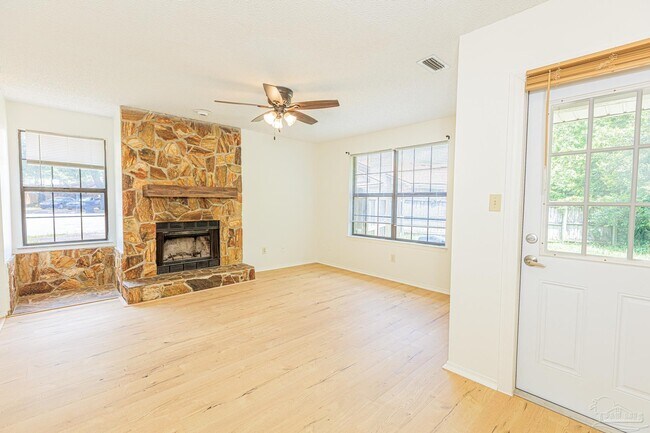 Building Photo - 6242 Ridgegate Cir