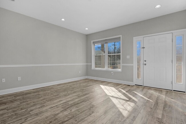 Building Photo - Beautiful 4br 2.5ba with huge basement and garage in Edgemere