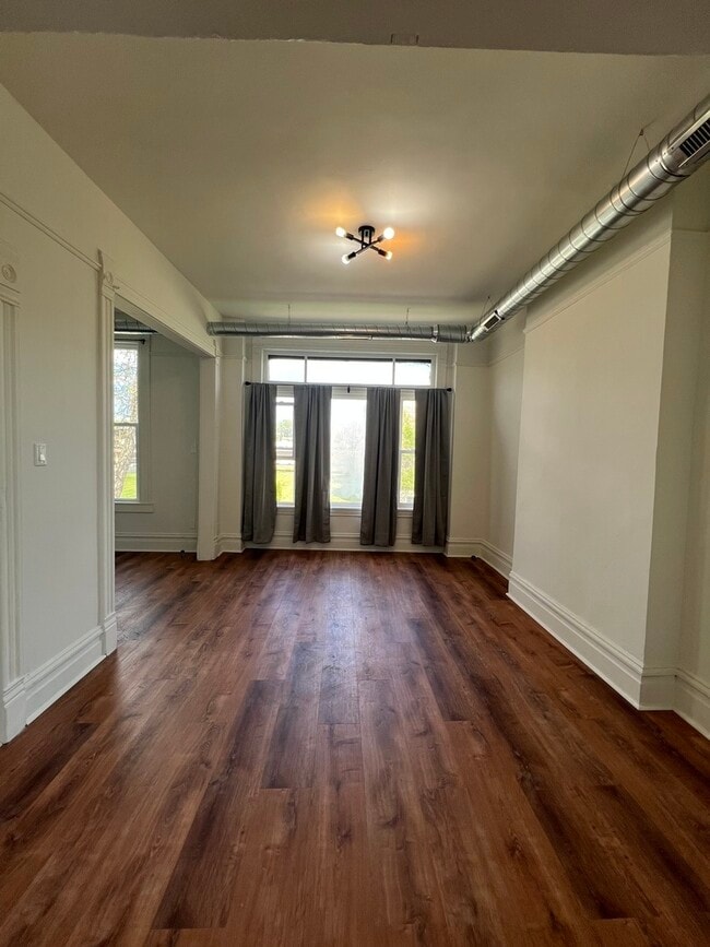 Building Photo - 5032 S Prairie Ave