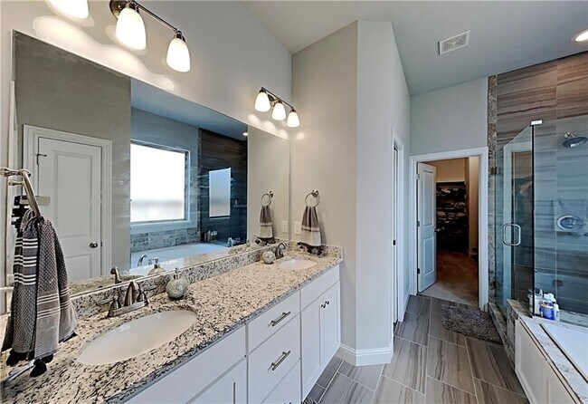 Building Photo - 4703 SW Lilly St