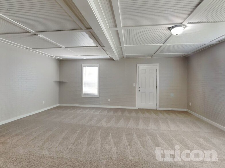 Building Photo - 240 Kings Cove