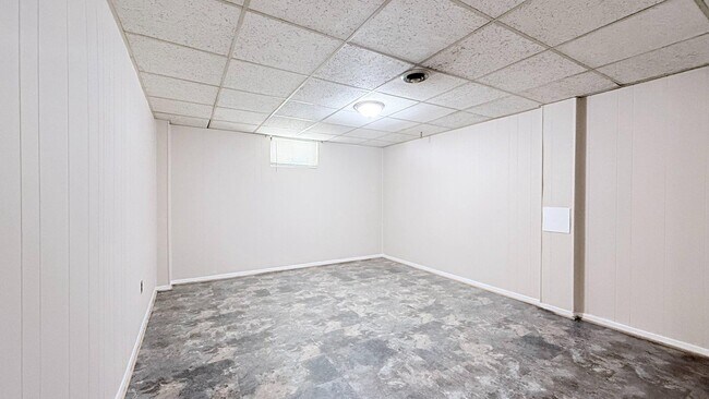 Building Photo - 4203 Maple Rd