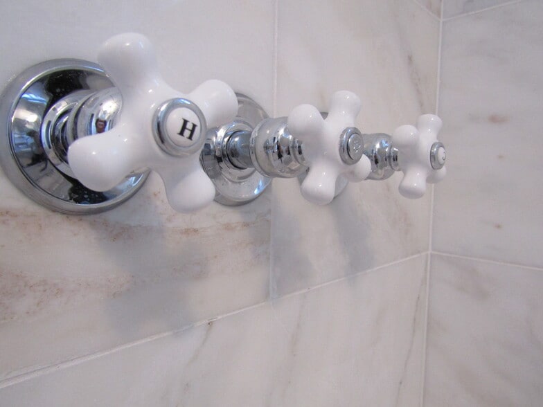 Marble shower walls - 1800 West Abingdon Drive