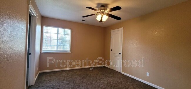 Building Photo - 5054 E Eastview Dr