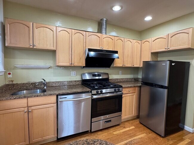 Building Photo - 6 Rockland Pl