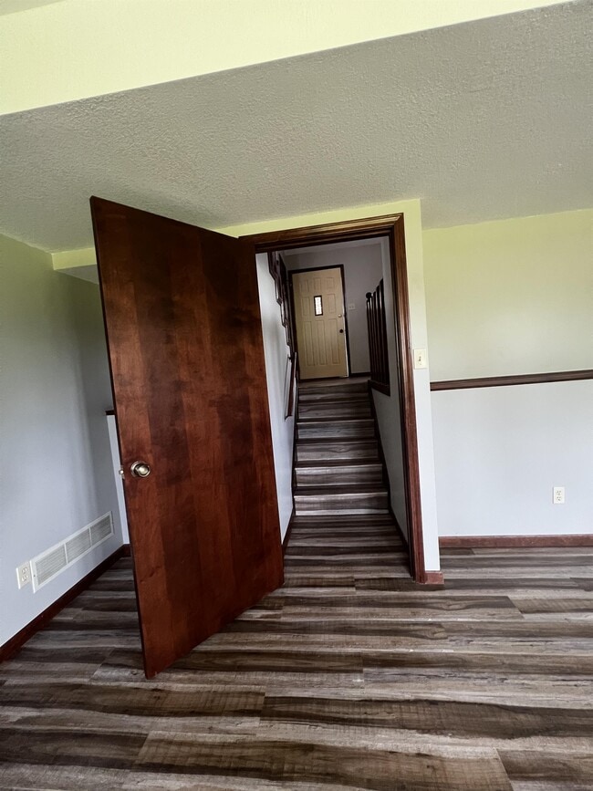 Building Photo - 2834 SE Glenside Ct