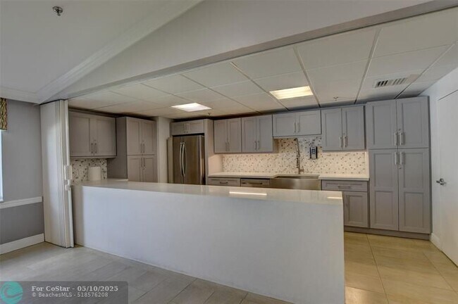 Building Photo - 476 Tilford V