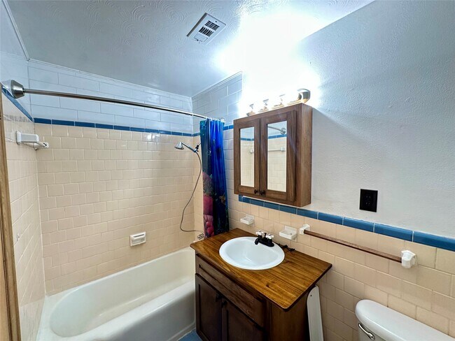 Building Photo - 2810 N Houston Dr