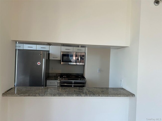 Building Photo - 4 Martine Ave