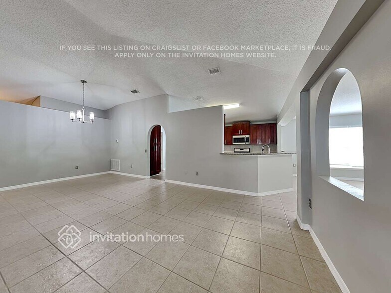 Building Photo - 1622 Hudderfield Cir W