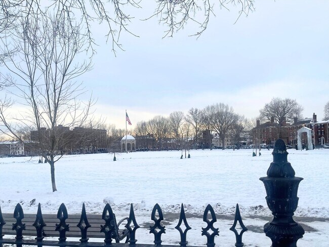 Building Photo - 12 Briggs St