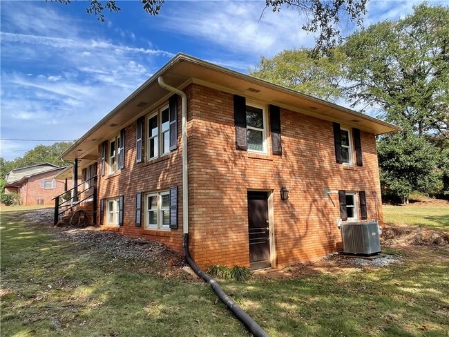 Building Photo - 202 Mahaffey Dr