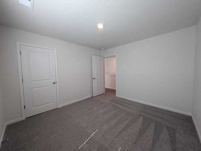 Building Photo - Spacious 2 story, 5 bedroom, 3 bath Home located in Secrest Commons Community!