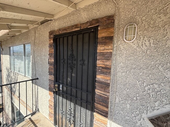 Building Photo - Charming 1Bed/1Bath apartment located in N...