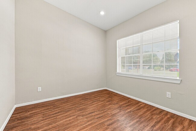 Building Photo - 4BR/2.0BA Single Family - Garland