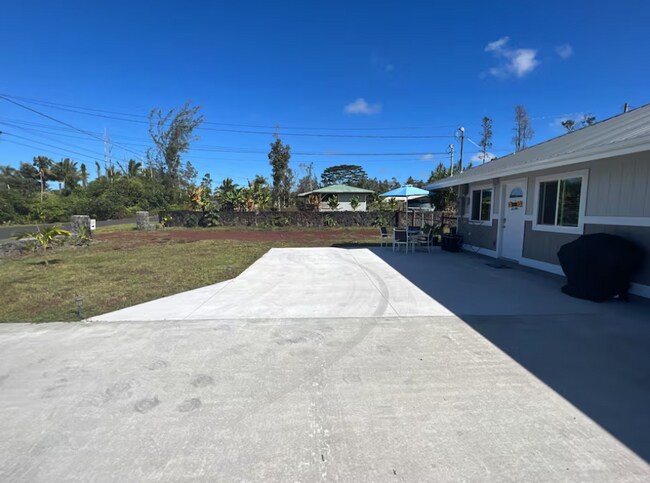 Building Photo - Fully Furnished Studio in Hawaiian Paradise Park