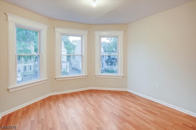 Building Photo - 163 Greenwood Ave
