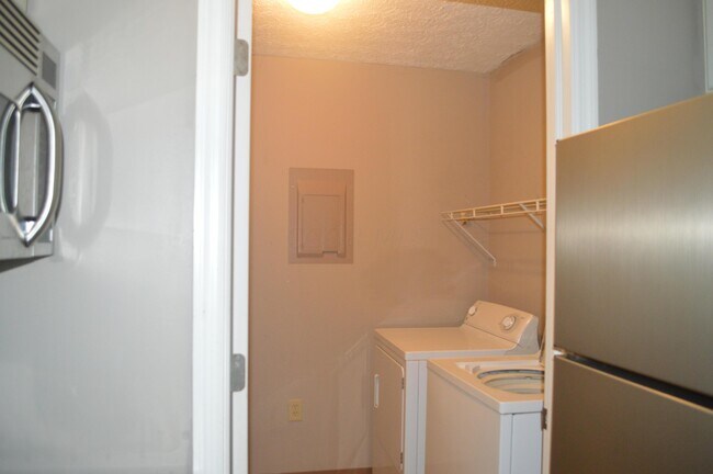 Building Photo - 2744 Greystone Dr