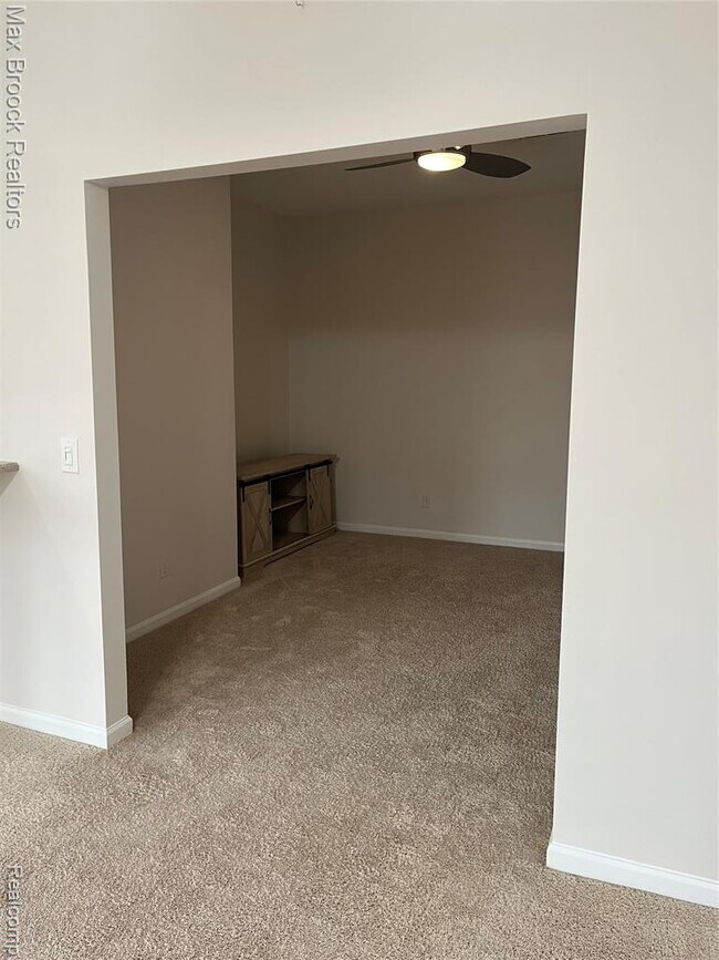 Building Photo - 3255 Camden Dr