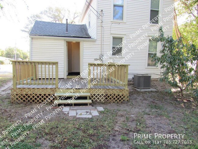 Building Photo - Montrose 640-