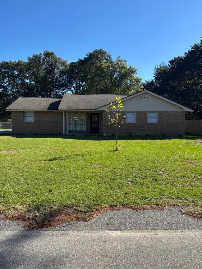 Building Photo - 855 Whatley St
