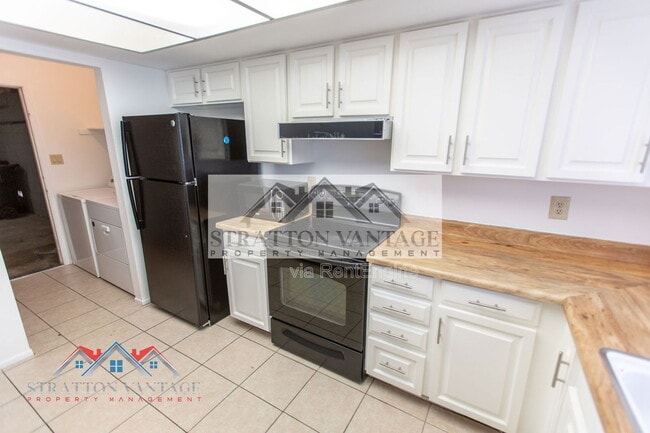 Building Photo - 7911 East Vía de Belleza