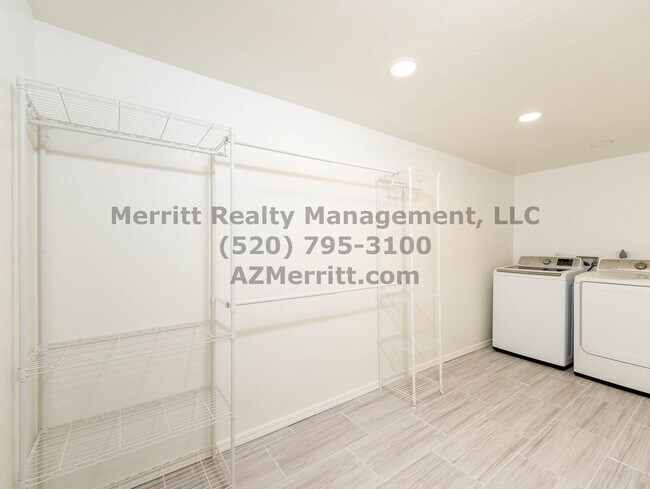 Building Photo - Sam Hughes 4 bedroom, 3 bath home with was...