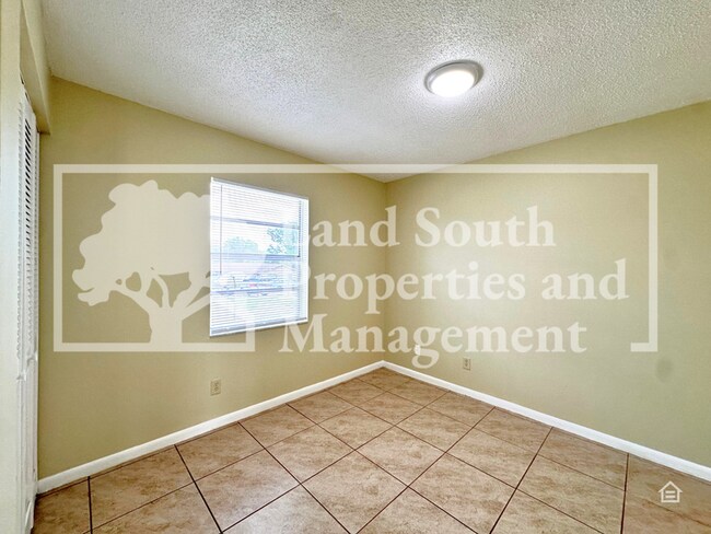 Building Photo - 5836 Charlton Dr