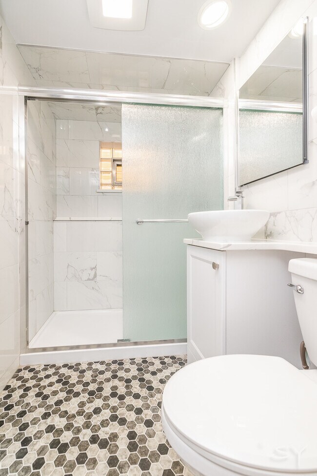 Building Photo - 6511 W Higgins Ave