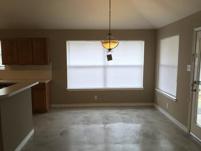 Building Photo - Welcome home to 824 Crossbranch!