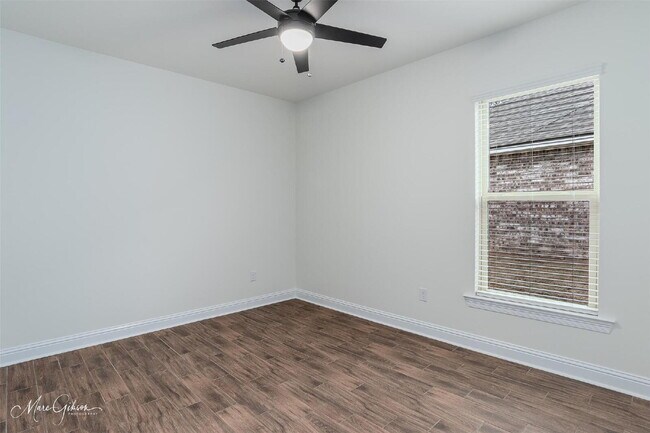 Building Photo - "Charming 3-Bedroom Bossier City Home with 2 Full Baths and 1848 Sq Ft of Comfort!"