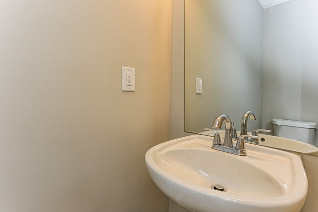 Building Photo - 3300 Rockmill Dr